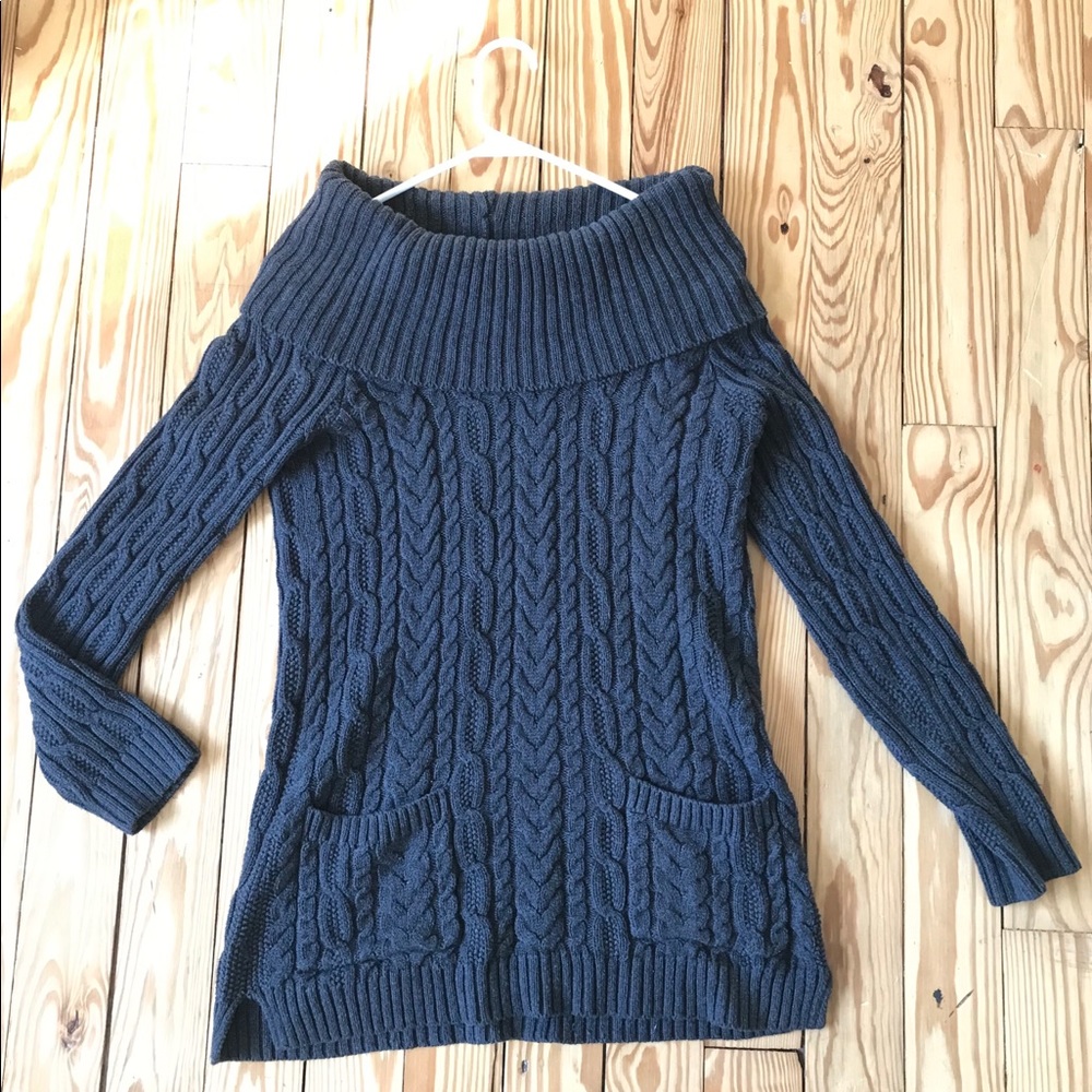Off shoulder thick grey sweater